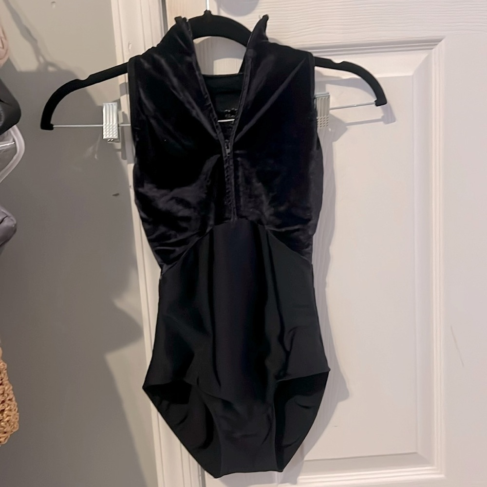 Stunning Ballet Rosa X Isabella Ciaravola halter neck older girls 14-16 leotard.